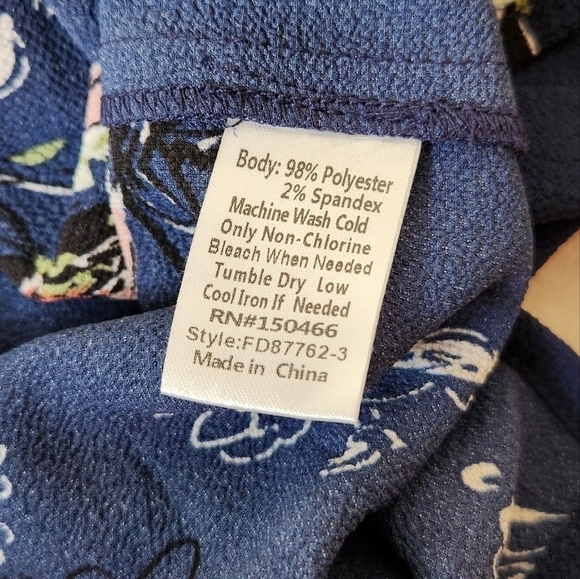 NWOT Fun2Fun 3/4 Length Sleeve Navy Floral Blouse with Splitneck Size S - Picture 4 of 13